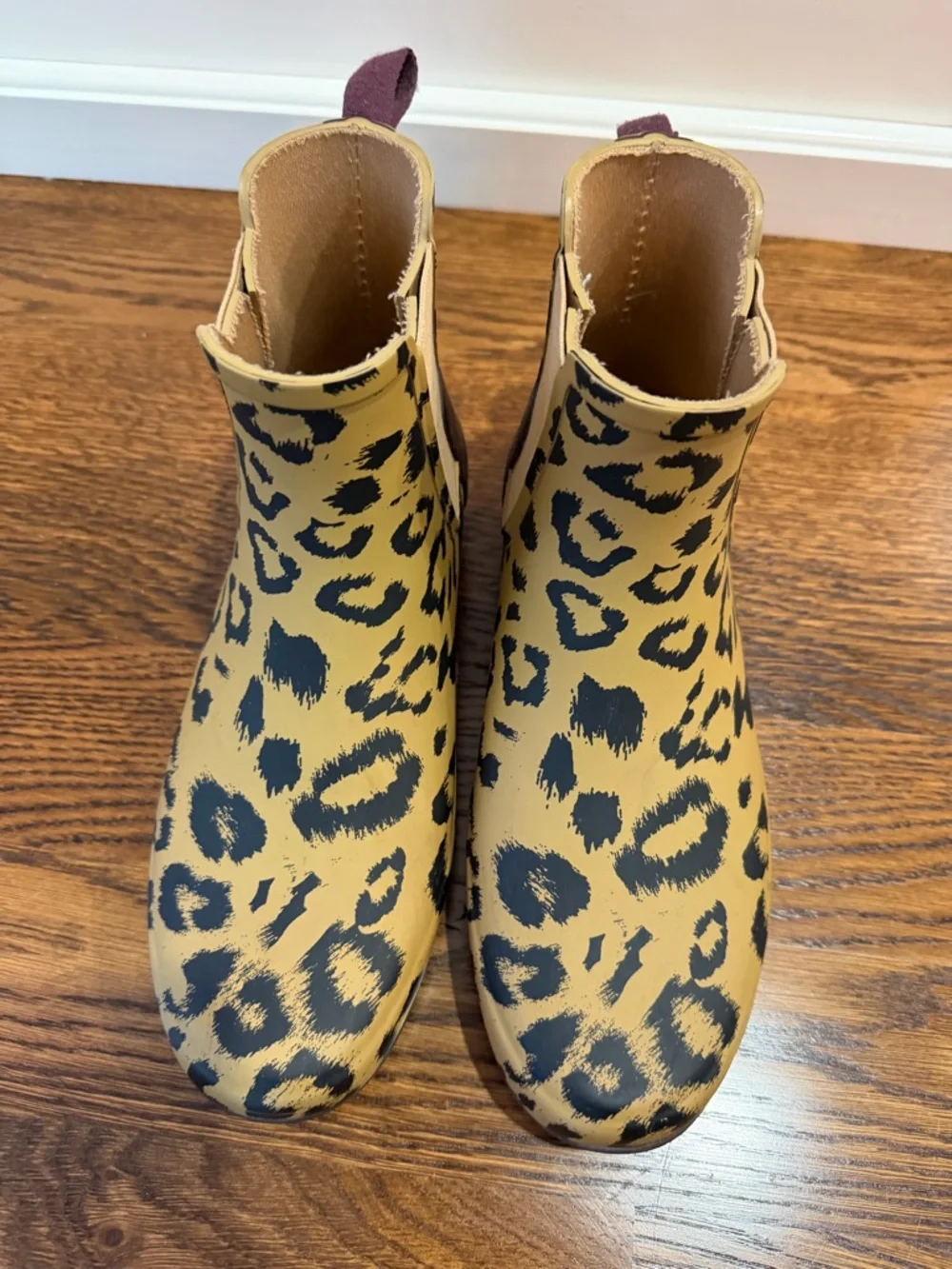 Women’s Hunter Leopard-Print Chelsea Rain Boot - Tan & Black - Picture 2 of 3